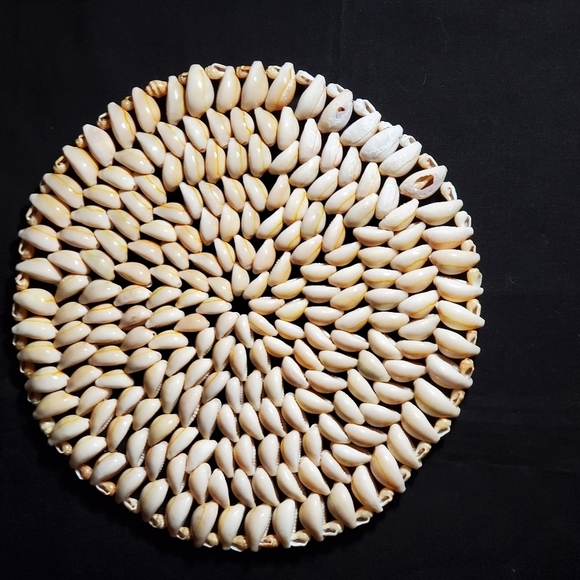 2 Shell Trivets - Picture 2 of 2